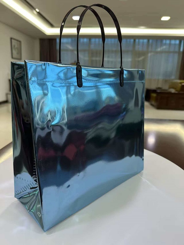 RGS PACKAGING bringt eine neue einfarbige, mit Laserfolie laminierte Geschenk-Tragetasche auf den Markt